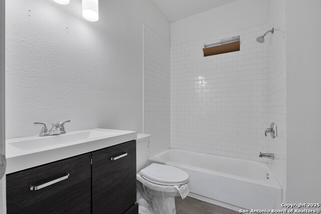 Listing photo id 15 for 438 Vanderbilt