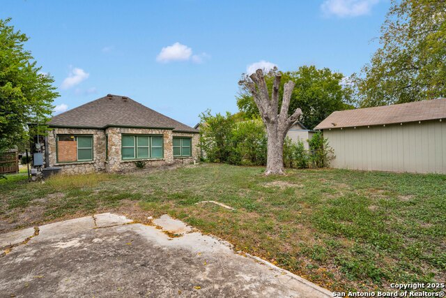 Listing photo id 16 for 438 Vanderbilt