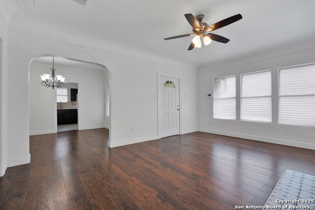 Listing photo id 2 for 438 Vanderbilt