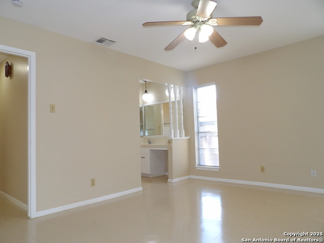 Image 20 of 21 For 5637 Walzem  