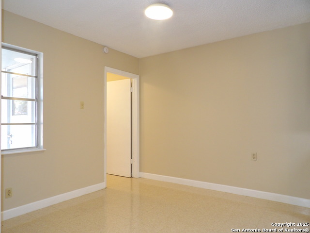 Image 3 of 21 For 5637 Walzem  