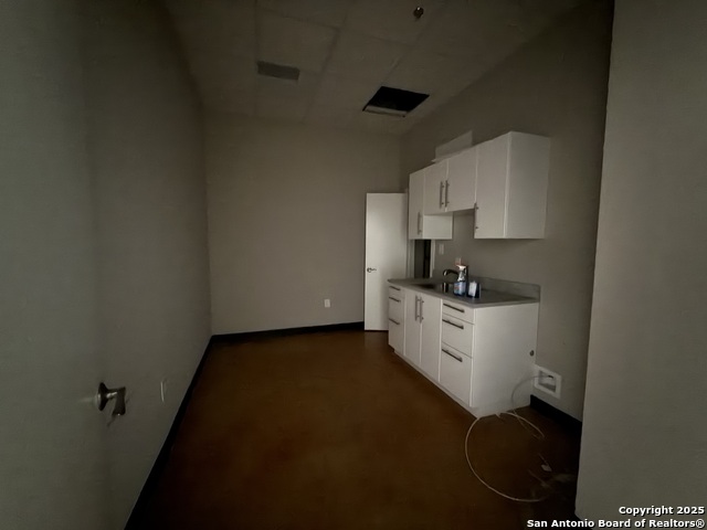 Listing photo id 2 for 1415 Walnut E 200