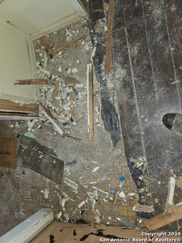 Image 16 of 34 For 105 Moss N