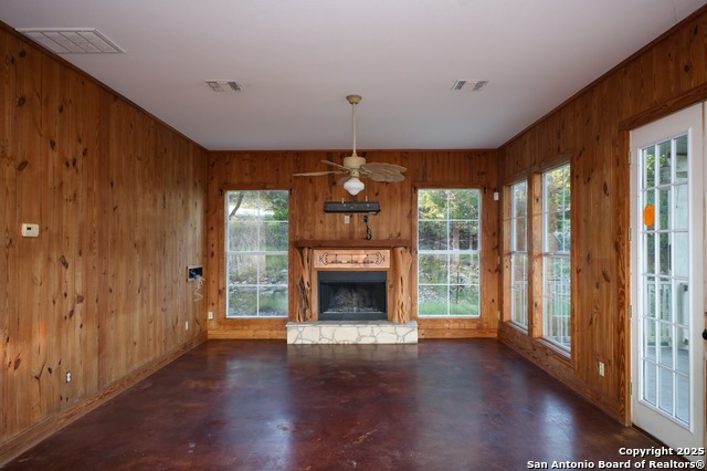 Image 19 of 27 For 282 Hill Top Ln