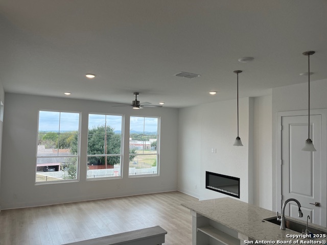 Image 6 of 22 For 6464 Babcock Rd #714