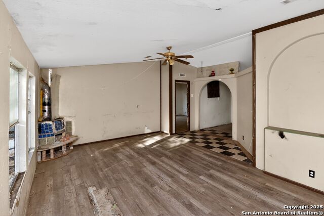 Image 10 of 30 For 833 High Dr  