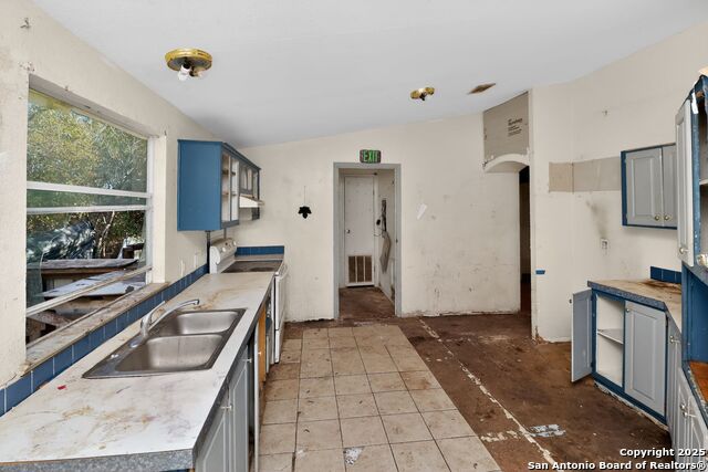 Image 18 of 30 For 833 High Dr  