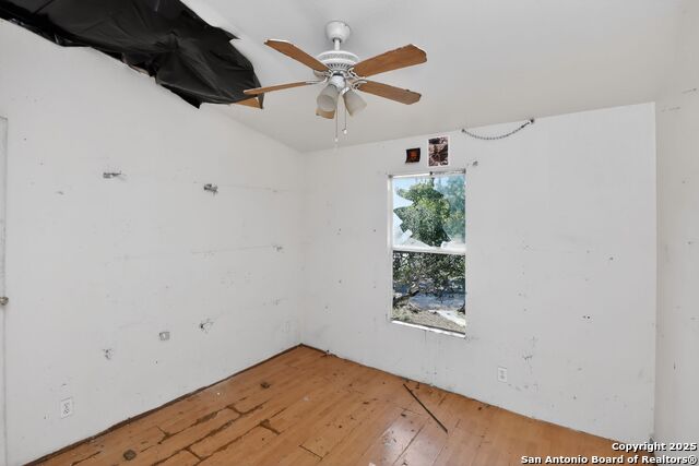 Image 21 of 30 For 833 High Dr  