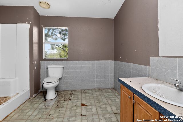 Image 23 of 30 For 833 High Dr  