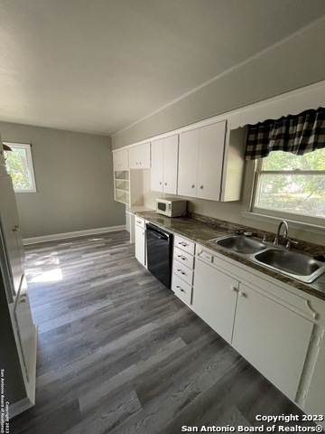 Image 12 of 39 For 935 Allen Ave