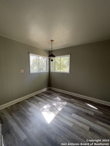 Image 13 of 39 For 935 Allen Ave