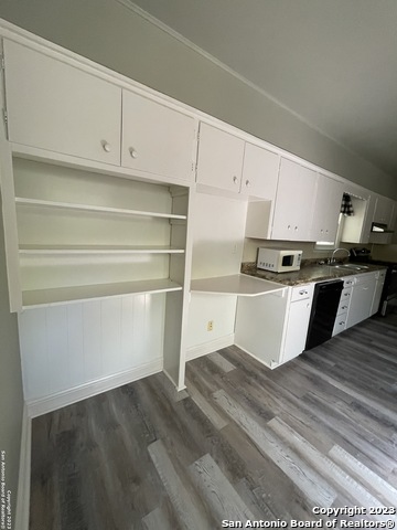 Image 14 of 39 For 935 Allen Ave