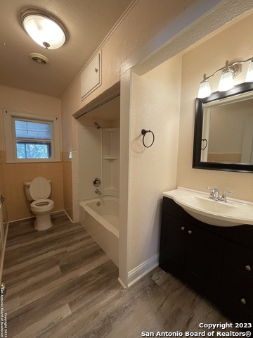 Image 22 of 39 For 935 Allen Ave