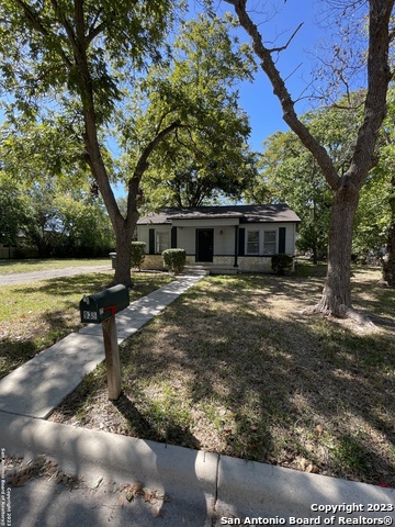 Image 3 of 39 For 935 Allen Ave