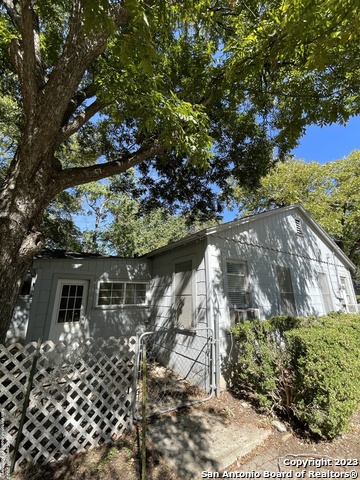 Image 34 of 39 For 935 Allen Ave