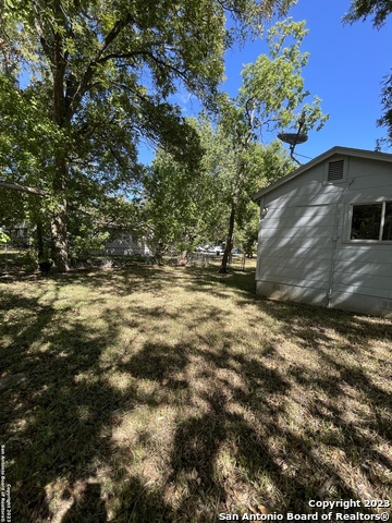 Image 36 of 39 For 935 Allen Ave