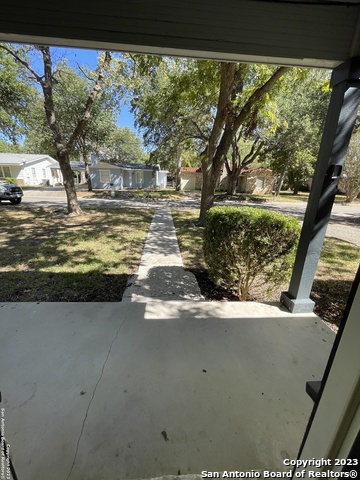 Image 4 of 39 For 935 Allen Ave