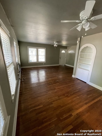 Image 5 of 39 For 935 Allen Ave