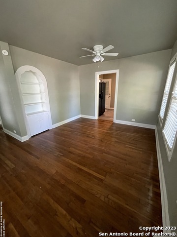 Image 8 of 39 For 935 Allen Ave