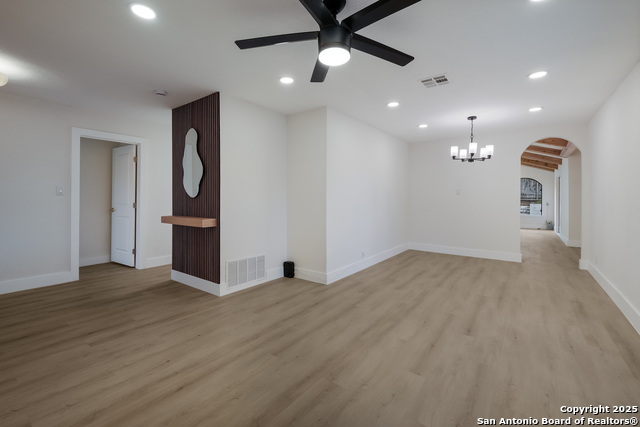 Image 11 of 36 For 6006 Forest Ledge