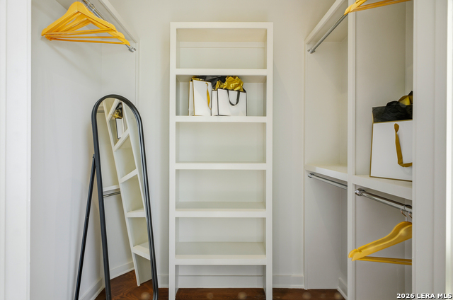 Image 28 of 36 For 1136 Quincy E 1136