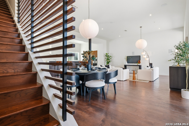 Image 3 of 36 For 1136 Quincy E 1136