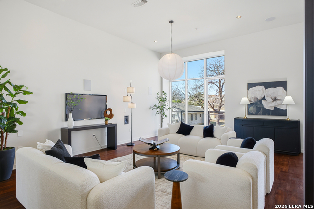 Image 6 of 36 For 1136 Quincy E 1136