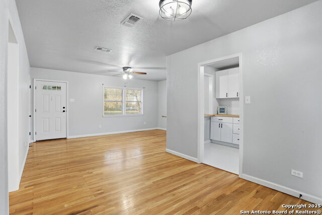 Image 7 of 21 For 402 Mockingbird