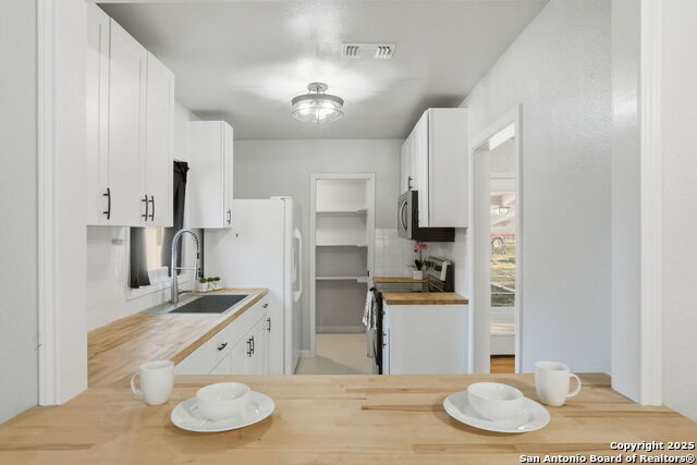 Image 8 of 21 For 402 Mockingbird