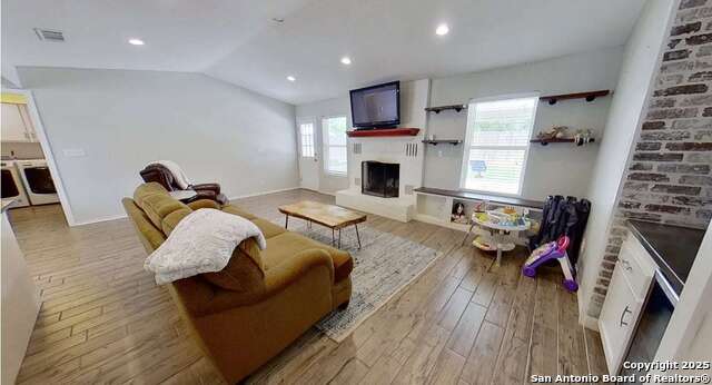 Image 15 of 18 For 323 Cardinal