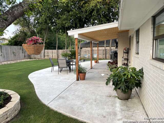 Image 16 of 18 For 323 Cardinal