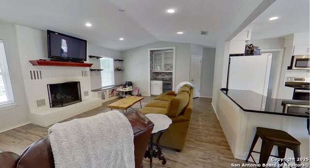 Image 6 of 18 For 323 Cardinal