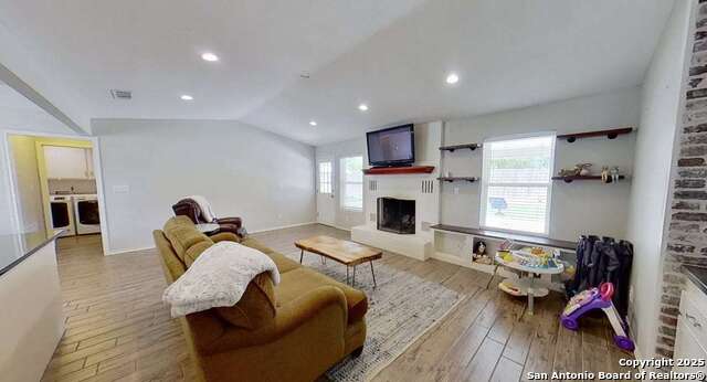 Image 8 of 18 For 323 Cardinal