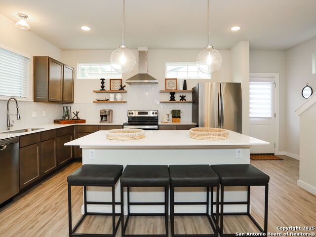 Image 7 of 26 For 230 Lucas 102