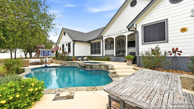 Details for 226 Broken Arrow, Floresville, TX 78114