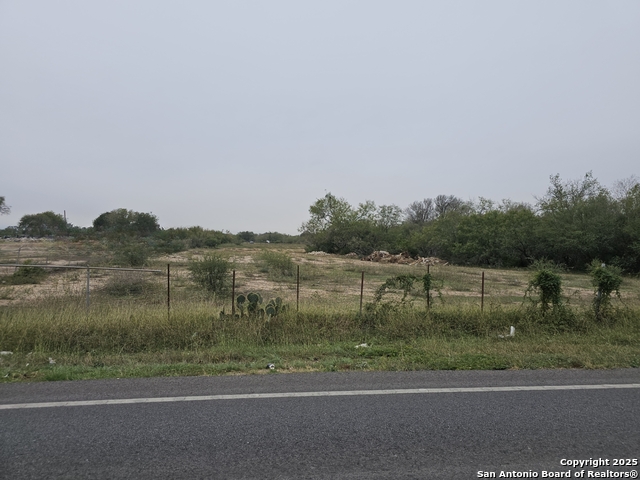 Image 2 of 8 For 13407 Henze  