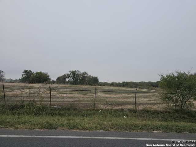 Image 4 of 8 For 13407 Henze  