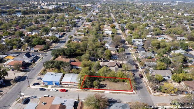 Image 4 of 11 For 3302 Houston W