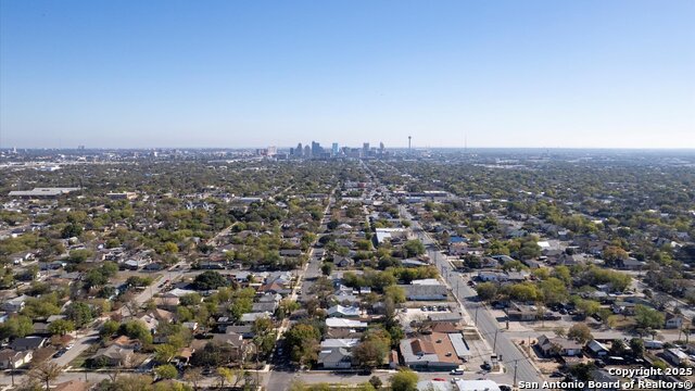 Image 8 of 11 For 3302 Houston W