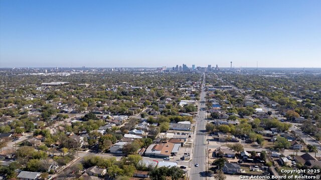 Image 9 of 11 For 3302 Houston W