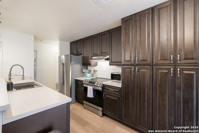 Listing photo id 10 for 1009 Victoria Crossing