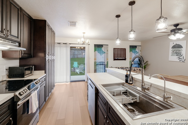 Listing photo id 11 for 1009 Victoria Crossing