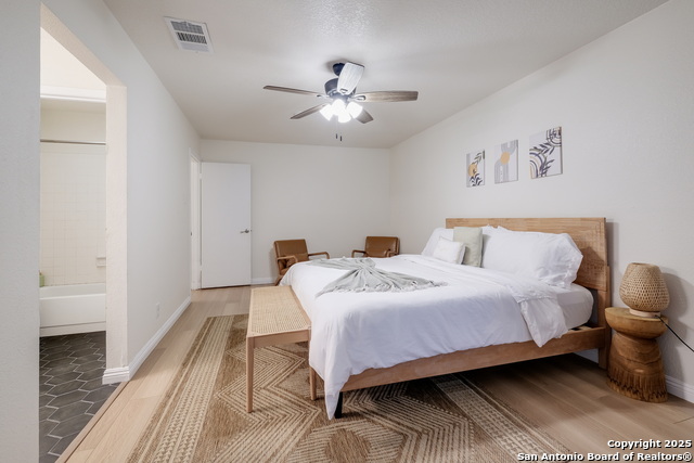 Listing photo id 13 for 1009 Victoria Crossing