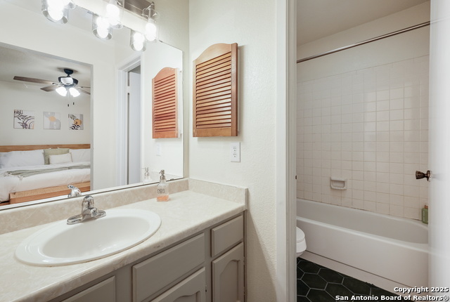 Listing photo id 14 for 1009 Victoria Crossing