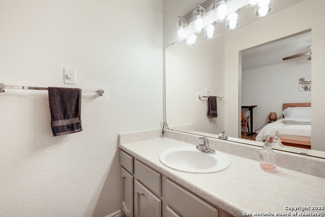 Listing photo id 15 for 1009 Victoria Crossing