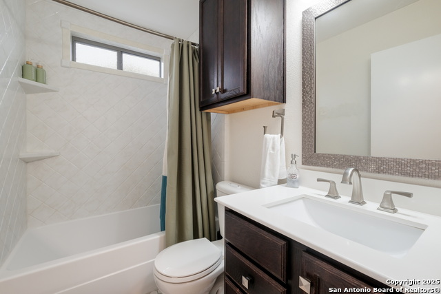 Listing photo id 17 for 1009 Victoria Crossing