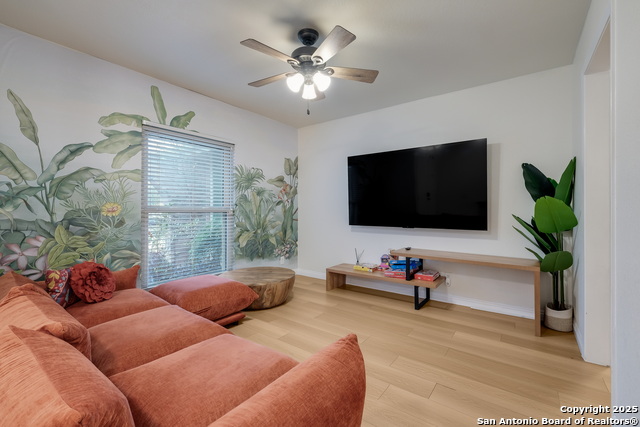 Listing photo id 3 for 1009 Victoria Crossing