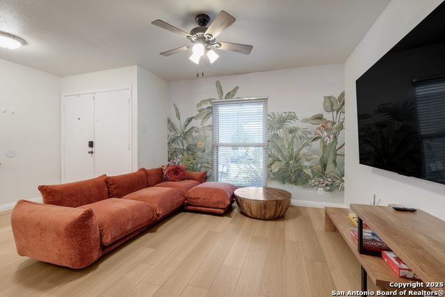 Listing photo id 4 for 1009 Victoria Crossing