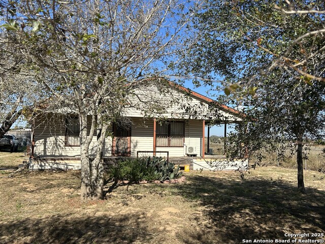 Listing photo id 1 for 406 Hernandez