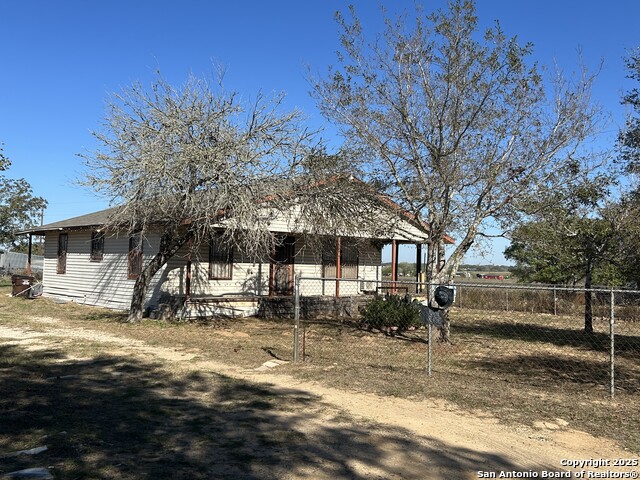 Listing photo id 2 for 406 Hernandez